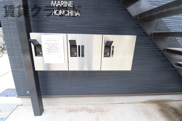 BLUE MARINE HONCHIBAのエントランス|宅配ボックスがあると、自分の時間を有効活用できますね！
