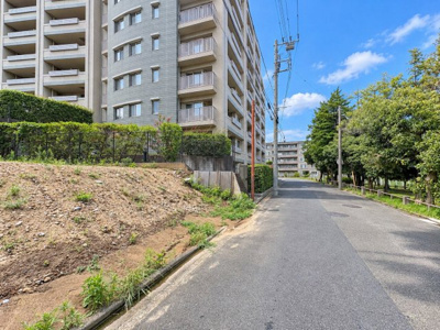 【前面道路含む現地写真】 | ◆青葉区藤が丘2丁目　建築条件なし売地◆ | ◆前面道路も幅員があり車の運転も安心！前面道路は閑静な住宅地。車通りの少ない道路です。お子様にも安心です。