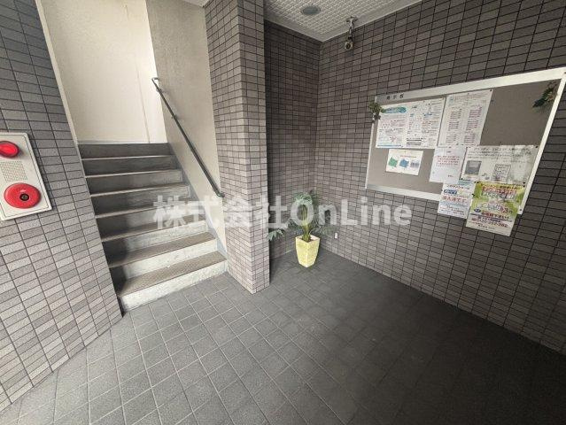 八尾市志紀町１丁目の賃貸マンションのロビー