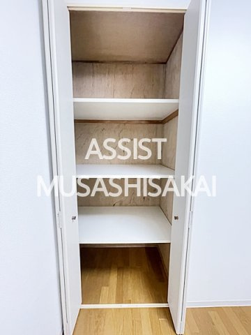 アドニス・モリヤの収納