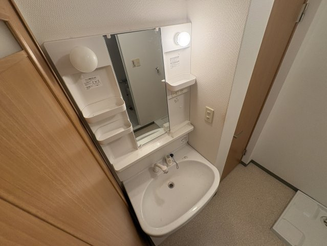 第二山本マンションの独立洗面台