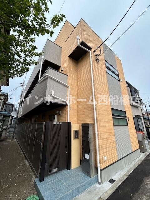 R-SIXTEENの外観