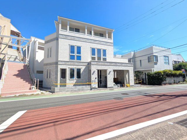 海まで徒歩4分！ 回遊動線と独立リビング　４LDK の外観|外観