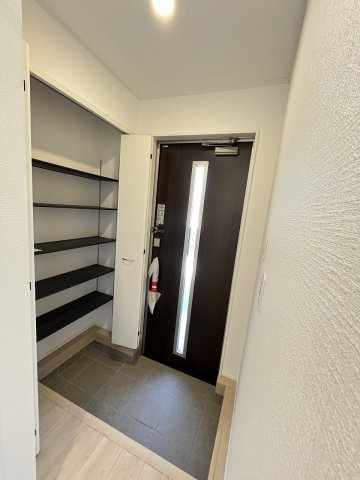 【玄関】 | 糟屋郡宇美町原田4丁目第2　3号棟（全3棟）【仲介手数料無料・0円】 | 現地写真。