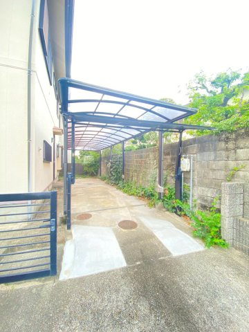 並木町一戸建貸家の駐車場