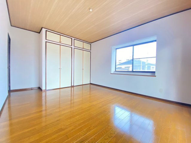 並木町一戸建貸家の洋室