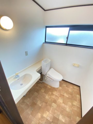 並木町一戸建貸家のトイレ