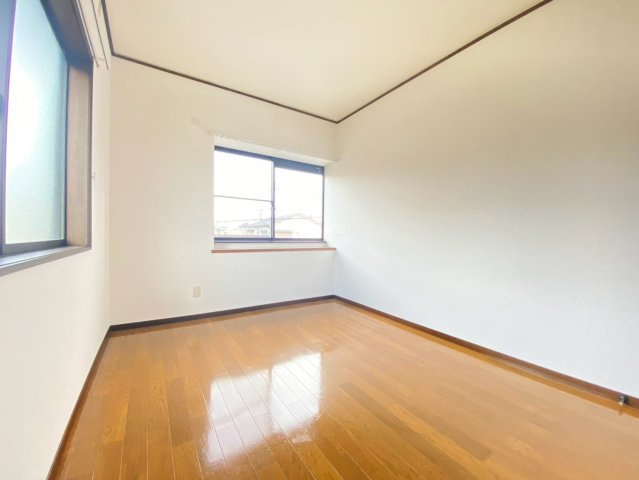 並木町一戸建貸家の寝室