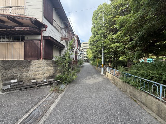 東園田町７丁目　古家付土地の前面道路含む現地写真