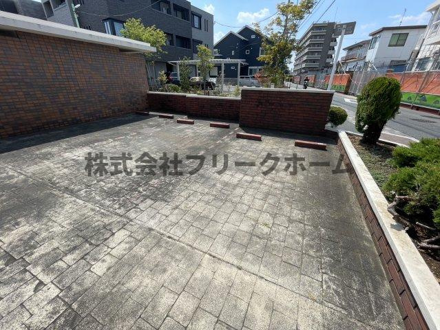 三鷹市上連雀２丁目の賃貸マンションの駐車場