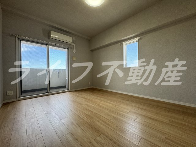 フォレストグレイス深江橋Ⅱの居間・リビング|こちらの居間で趣味の時間をお楽しみください