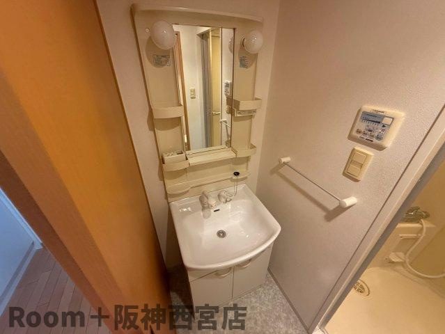 プレッツァ西宮の独立洗面台
