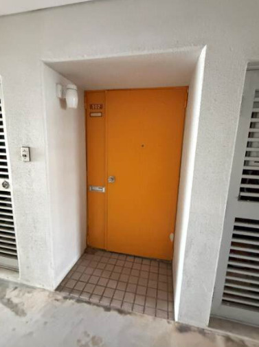 ロイヤルマンション東町の玄関