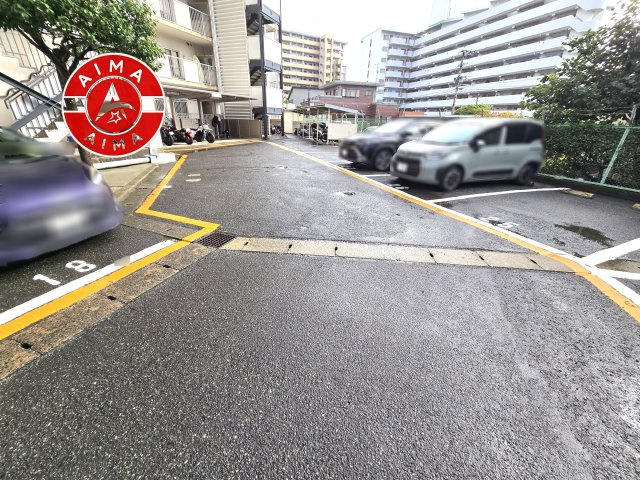 日商岩井リバーサイドマンションA棟の駐車場|敷地内の駐車場です。