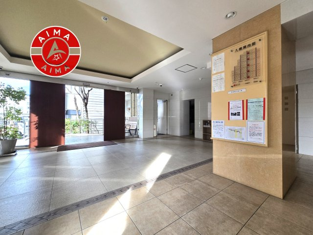日商岩井リバーサイドマンションA棟のロビー|温かみのあるエントランスロビーです。