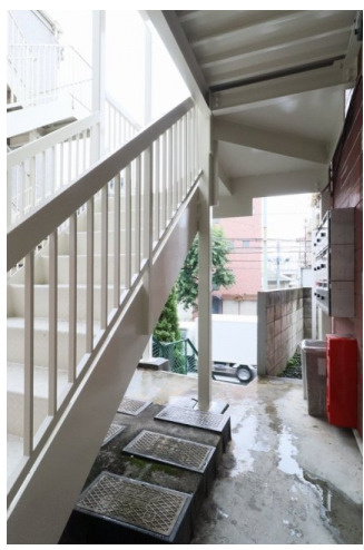 レッドフラッツ成城のエントランス
