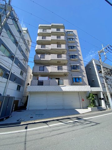 レジデンシャル春日部ウィステリアの外観|落ち着きと気品を感じさせるデザインが魅力的な建物外観。閑静な街並みや周辺環境とも美しく調和する佇まいです。利便性と快適性を両立した住環境で、毎日の暮らしに安心感と誇りをもたらしてくれる物件。