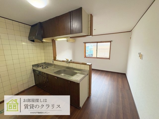 嵯峨折戸町（ガレージ付き）貸家のキッチン