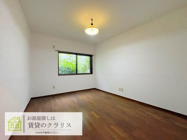 嵯峨折戸町（ガレージ付き）貸家の内装