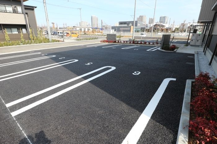コンフォルトの駐車場