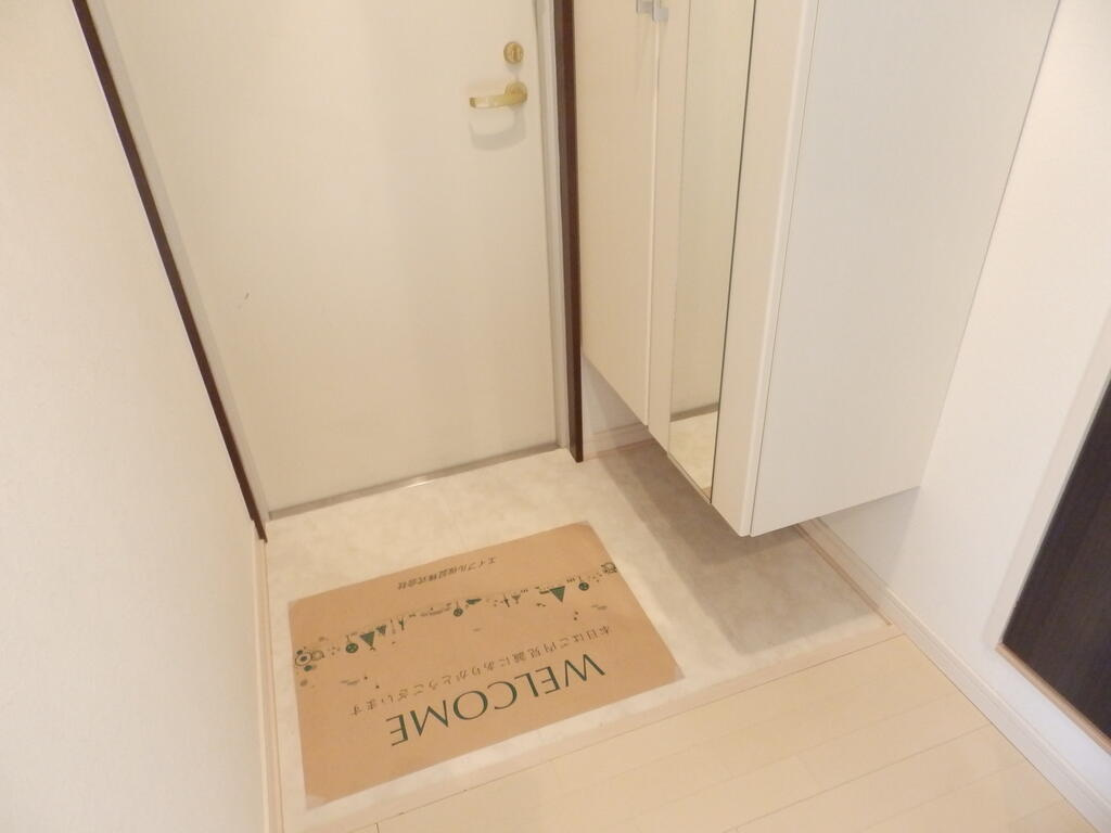 アルユータ六甲道の玄関