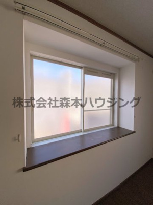 【内装】 | 　ヴィヴァン・ノールA棟 | 出窓が明るくしてくれます