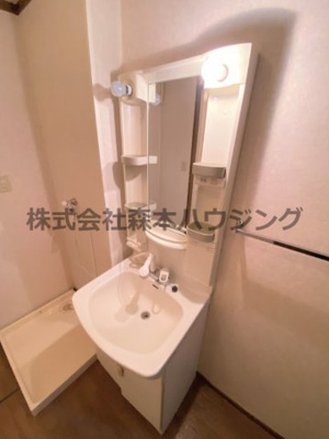 【独立洗面台】 | 　ヴィヴァン・ノールA棟 | 朝の身支度には欠かせない独立洗面化粧台