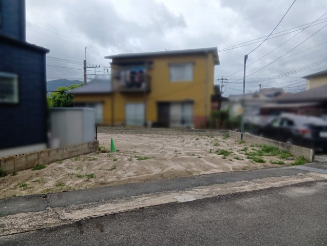 太宰府市朱雀2丁目(売地)の前面道路含む現地写真