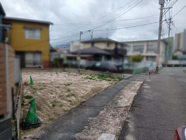 太宰府市朱雀2丁目(売地)の前面道路含む現地写真