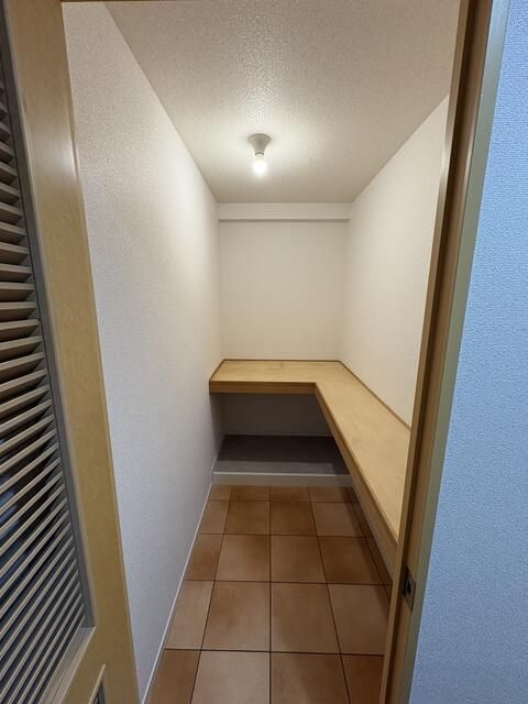 Ｎ・ＦプラザⅡの玄関