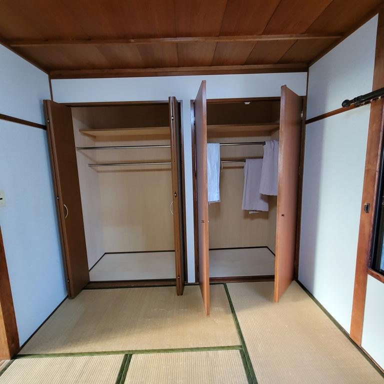 芦屋市大東町のアパートの居間・リビング