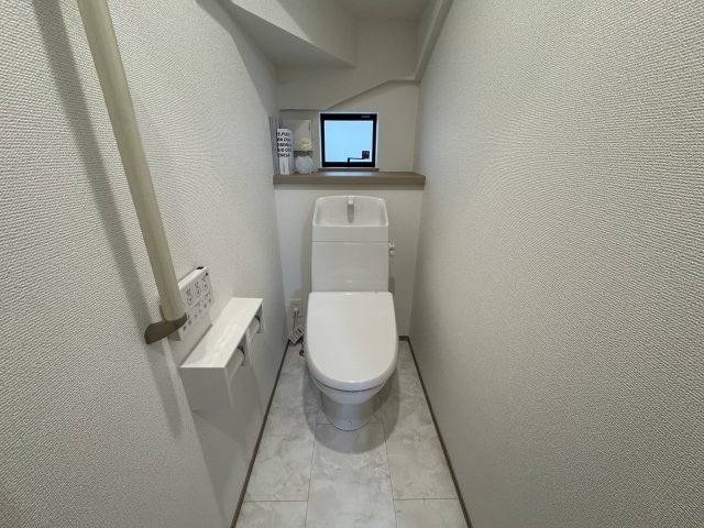 宜野湾市伊佐3丁目（全2棟）A号棟のトイレ|A号棟　温水洗浄便座♪