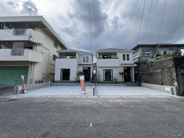 宜野湾市伊佐3丁目（全2棟）A号棟の外観|A号棟　並列駐車3台可♪
