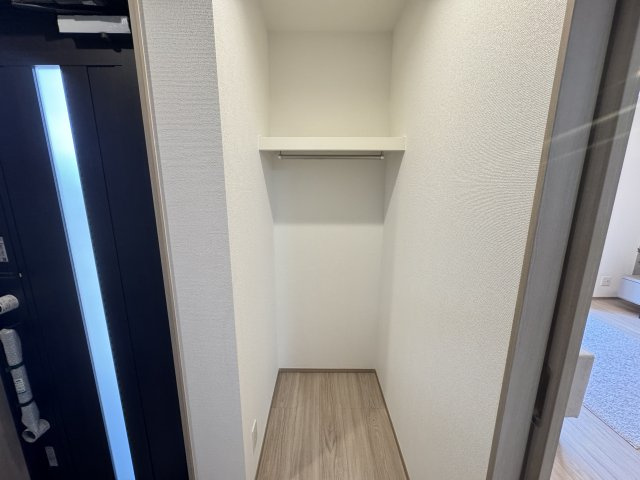 宜野湾市伊佐3丁目（全2棟）A号棟の収納|A号棟　玄関ホール収納付き♪