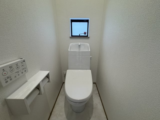 宜野湾市伊佐3丁目（全2棟）A号棟のトイレ|A号棟　温水洗浄便座♪
