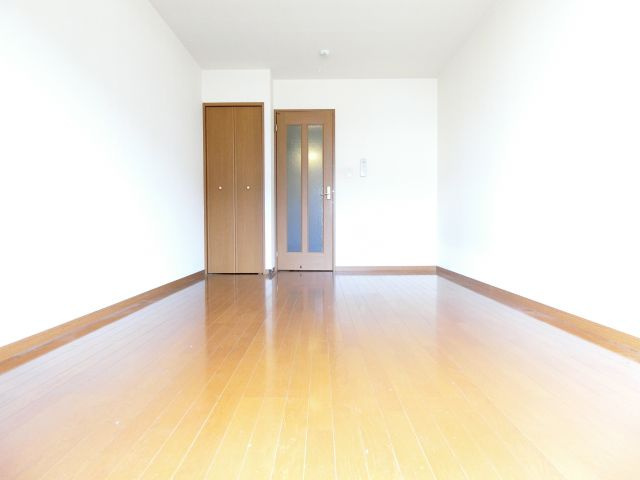 フジパレスアサヒの洋室