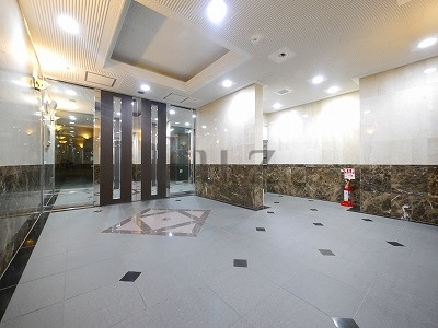 グリフィン横浜反町公園参番館のエントランス