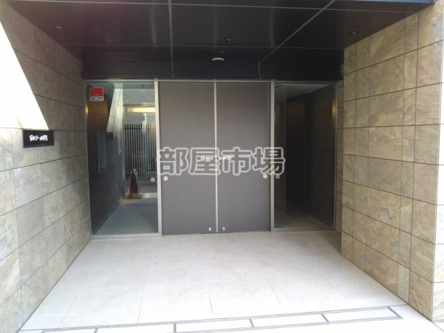 プレジール入谷のエントランス