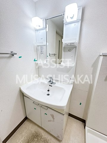 コーポレート小金井梶野通り2号棟の独立洗面台|室内写真：設備同仕様の参考写真です