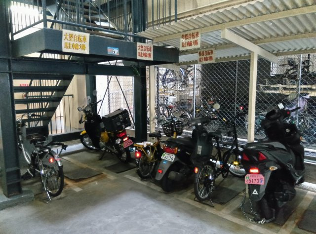 ネオハイツ南堀江の駐輪場|バイク置場