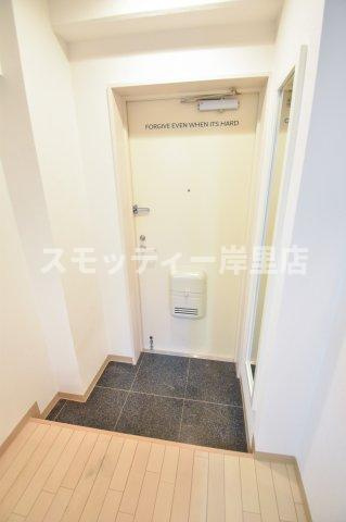 ステイタスカインド天下茶屋ビルの玄関