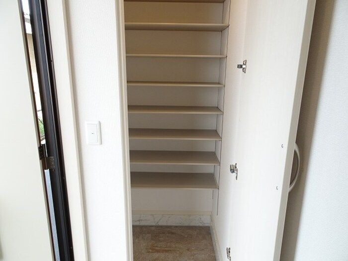D-roomウィット西原の玄関|シューズクロークです