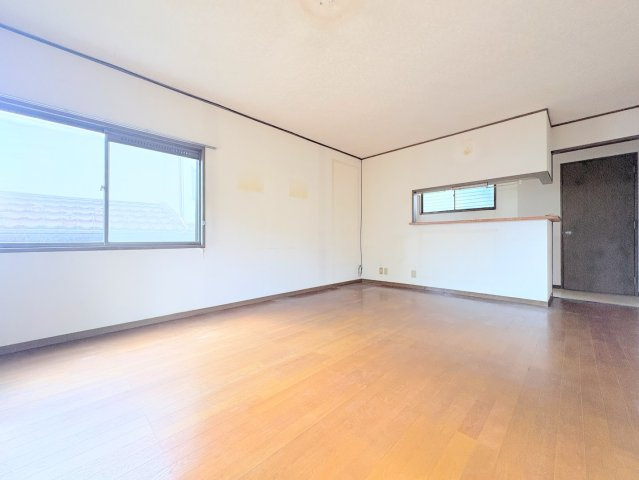 【居間・リビング】 | ◆緑区西八朔町　中古戸建◆ | ◆リビングは一日中太陽の光が射し込みます。家族が集まる空間は、自然と笑顔が溢れます！