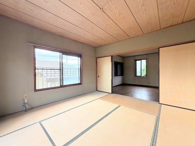 【和室】 | ◆緑区西八朔町　中古戸建◆ | ◆リビングに隣接するタタミコーナーは、和の雰囲気を楽しめるスペースです。また、趣味のスペースや読書コーナーとして活用することも可能です。
