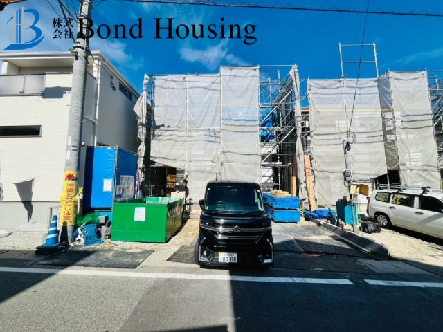 駐車並列2台可能　大久保町松陰山手1期　新築6区画　5号棟の前面道路含む現地写真