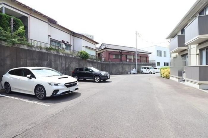 コンセールの駐車場|車をお持ちの方に嬉しい駐車場付きの物件です