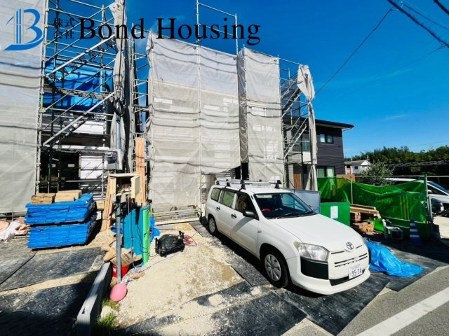 南向きで陽当たり良好　大久保町松陰山手1期　新築6区画　6号棟の前面道路含む現地写真