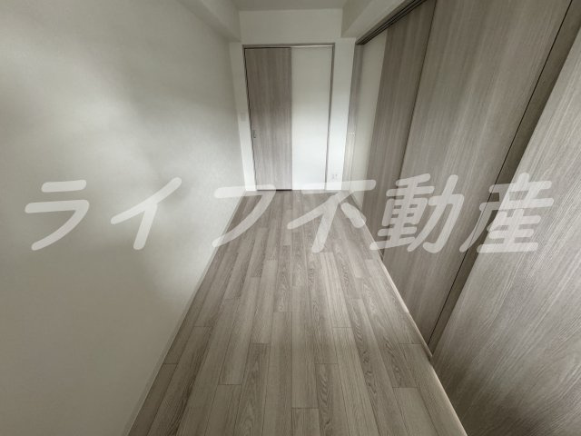 プレサンスOSAKA東成中本ハーヴィルの洋室|明るい洋室です