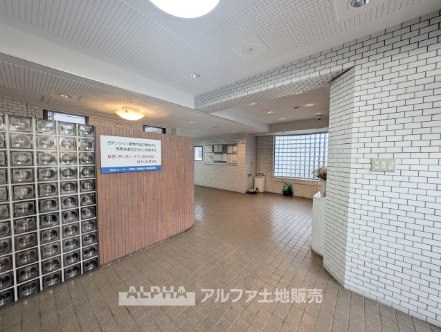 河辺ビューパレー多摩川のエントランス|【Entrance Space】◆共用部◆住まう方や来訪者を迎えるマンションのエントランス。日々の暮らしを支える共用空間です。
