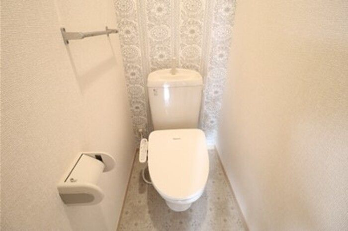 コーポガーベラ　Bのトイレ|落ち着いた色調のトイレです